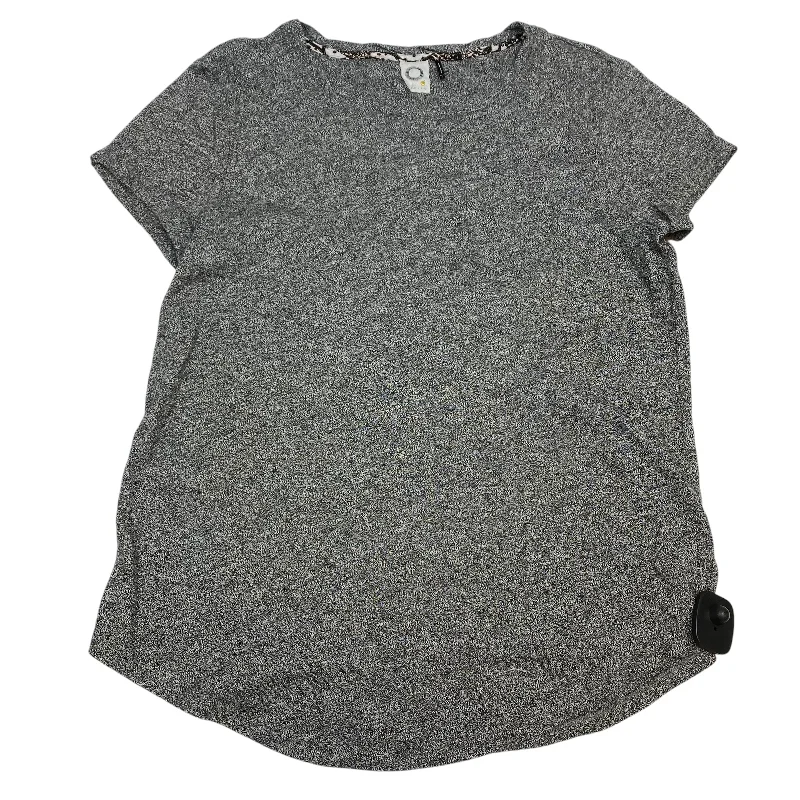 Top Short Sleeve By Akemi And Kin In Grey, Size: L Edgy Men's Punk