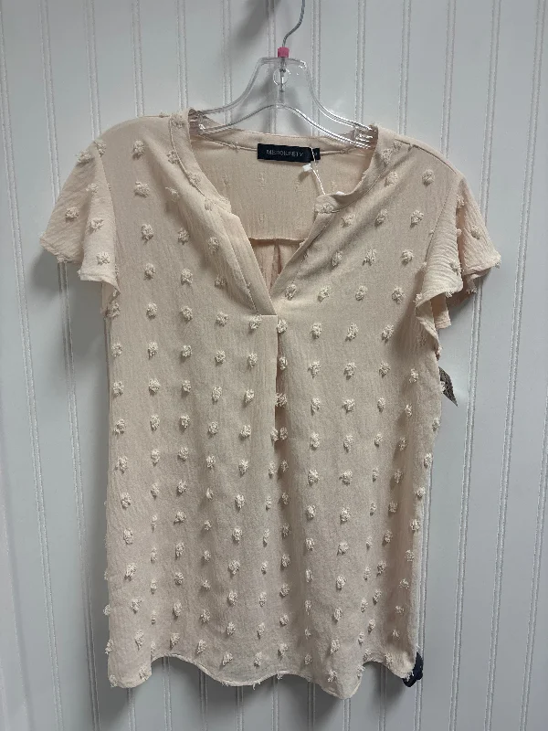 Top Short Sleeve By Clothes Mentor In Beige, Size: S Trendy Men's Scandinavian