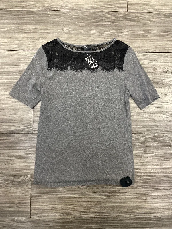 Top Short Sleeve By Ann Taylor In Black & Grey, Size: M Sleek Men's Metallic